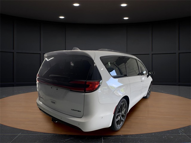 Vehicle image 5 of 39