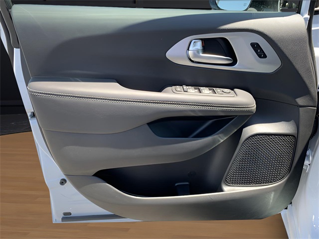 Vehicle image 29 of 39