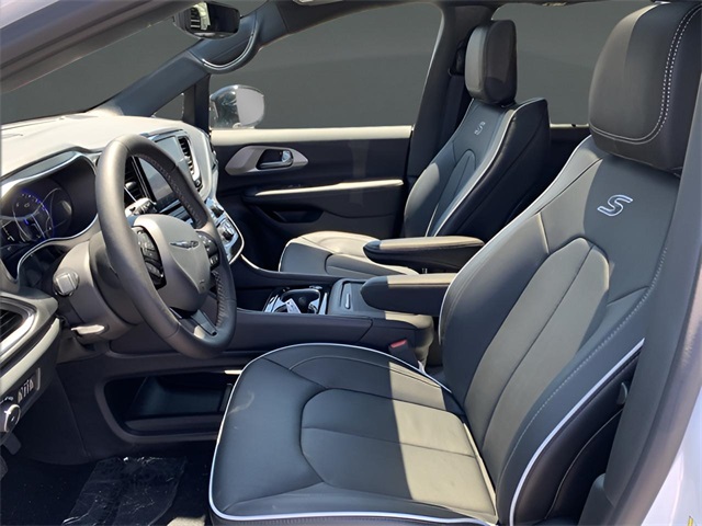 Vehicle image 16 of 39