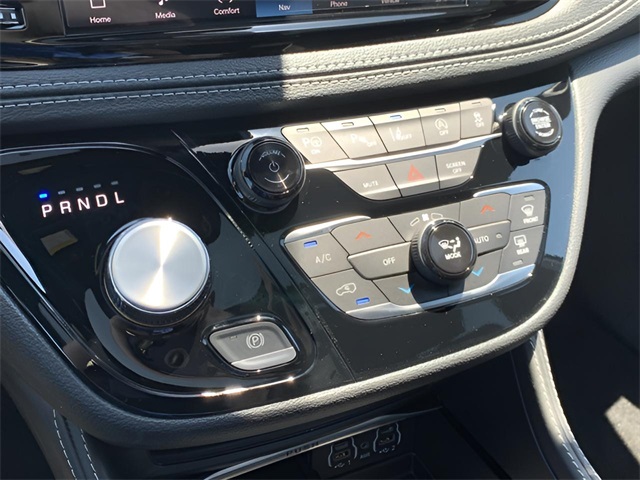 Vehicle image 28 of 39