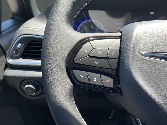Vehicle image 37 of 39