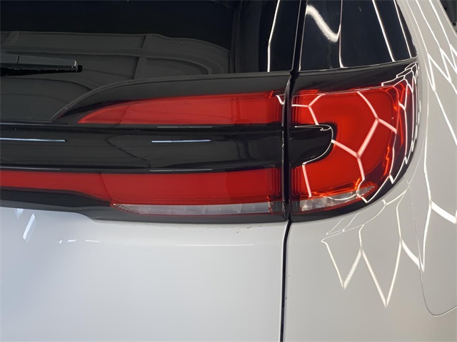 Vehicle image 13 of 39