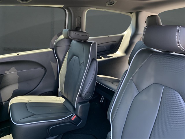 Vehicle image 15 of 39