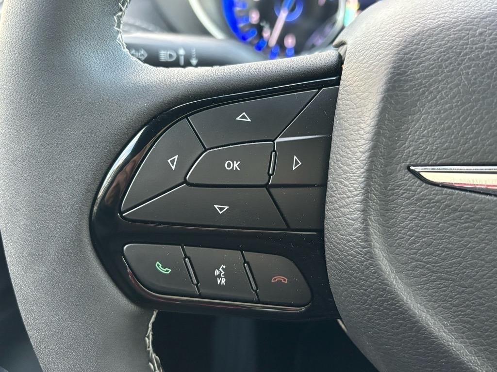 2024 Chrysler Pacifica Touring Image 16 of 22