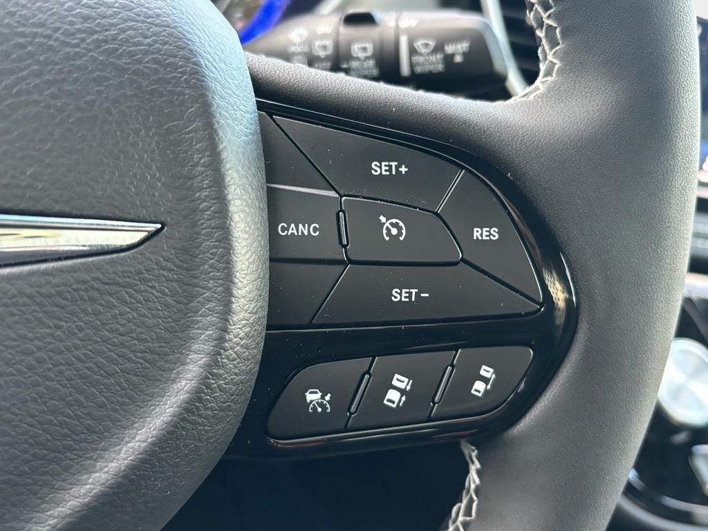 2024 Chrysler Pacifica Touring Image 15 of 22