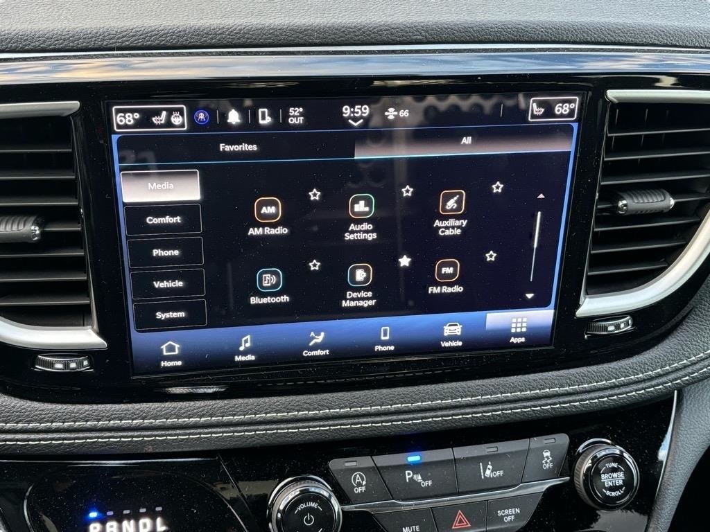 2024 Chrysler Pacifica Touring Image 13 of 22