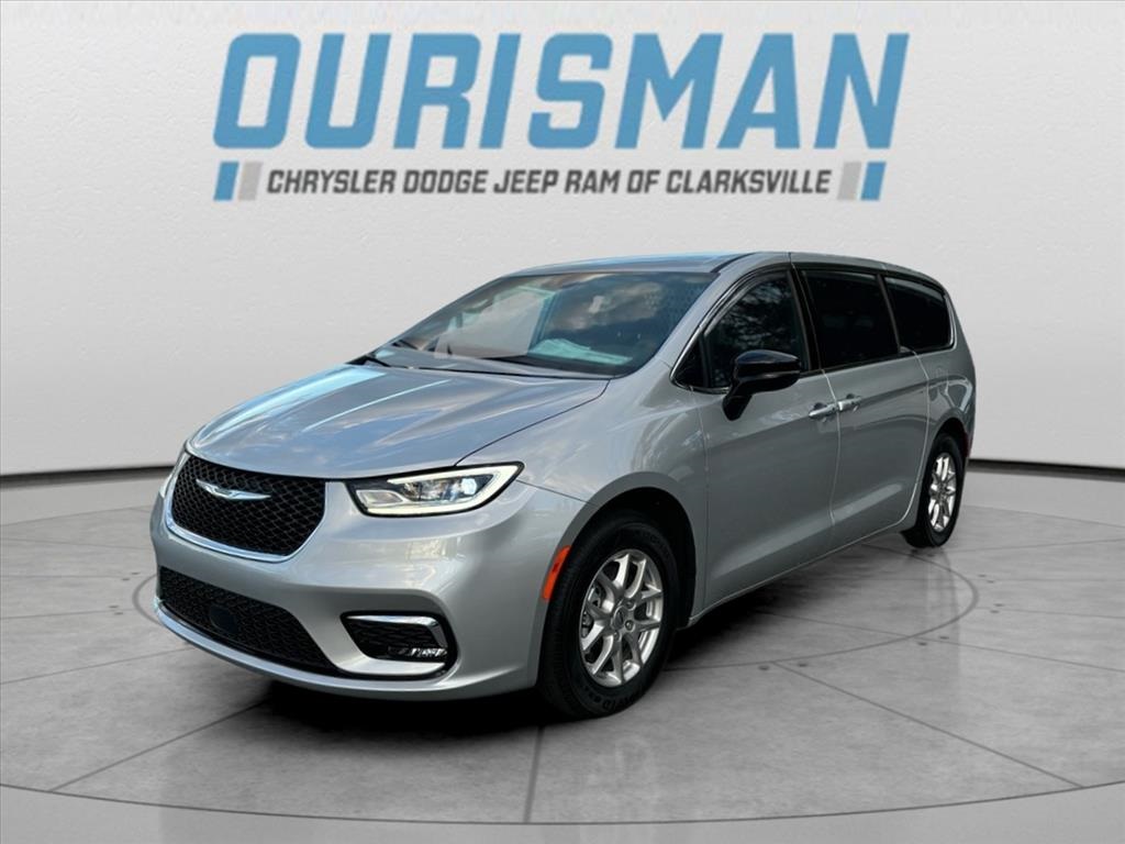 2024 Chrysler Pacifica Touring Image 1 of 22