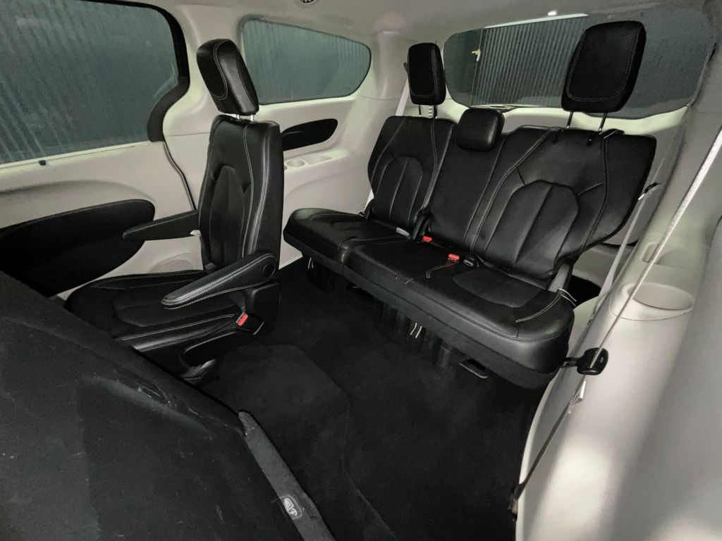 2024 Chrysler Pacifica Touring-L Image 23 of 39