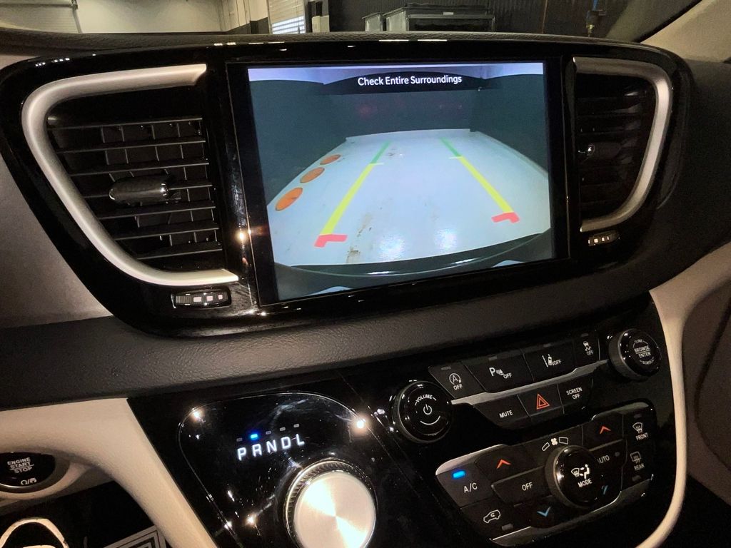 2024 Chrysler Pacifica Touring-L Image 29 of 39