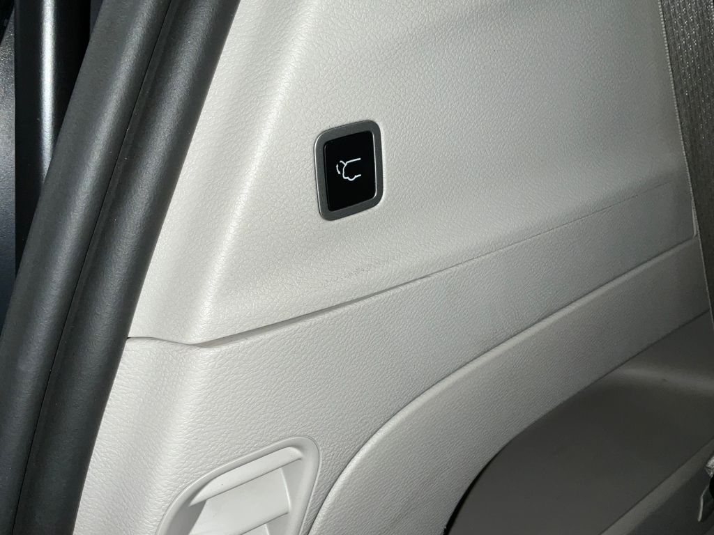 2024 Chrysler Pacifica Touring-L Image 34 of 39