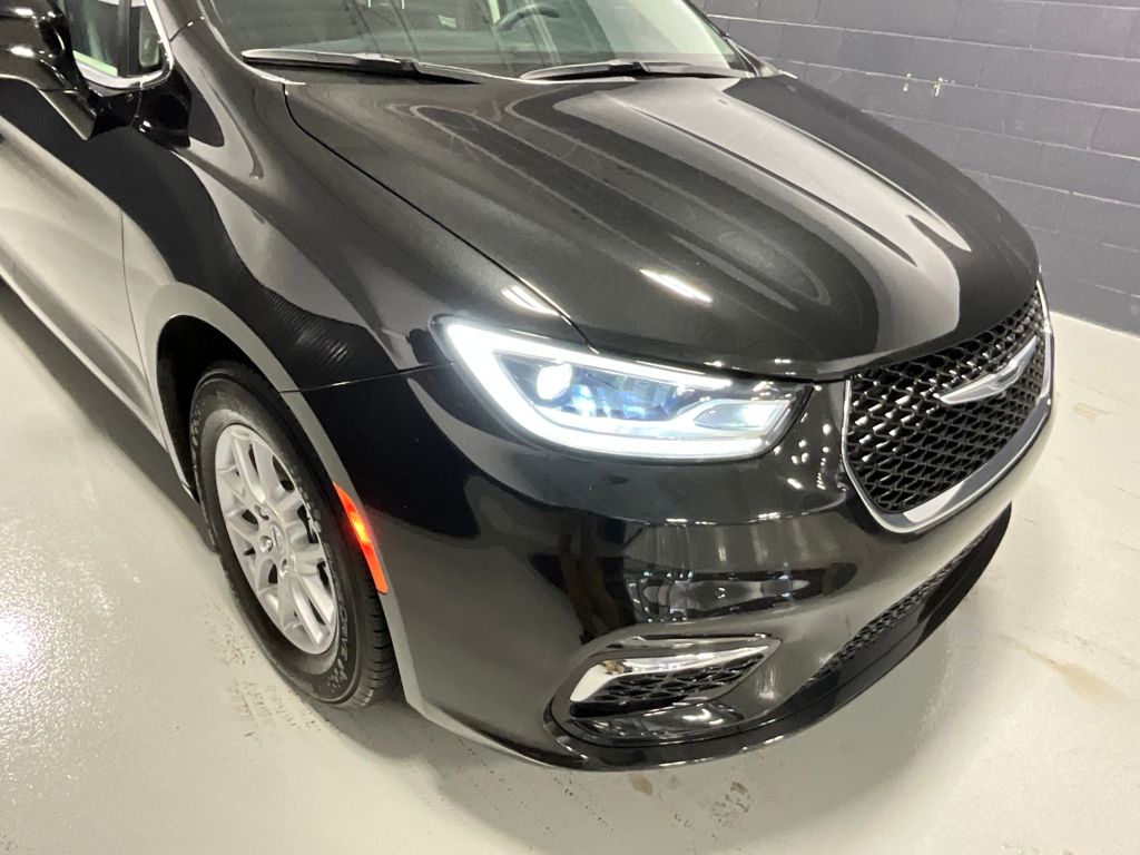 2024 Chrysler Pacifica Touring-L Image 32 of 39