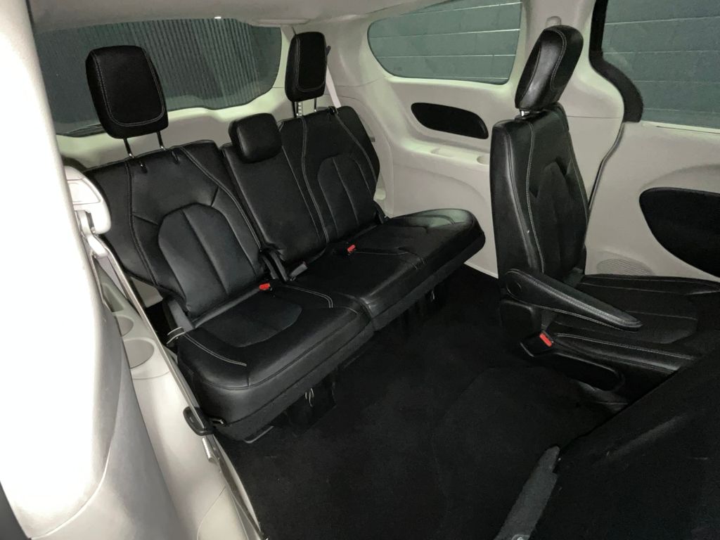 2024 Chrysler Pacifica Touring-L Image 22 of 39