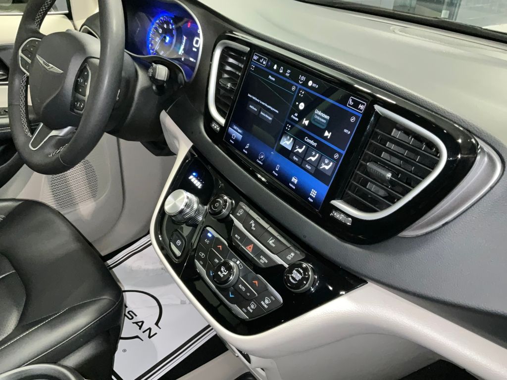 2024 Chrysler Pacifica Touring-L Image 38 of 39
