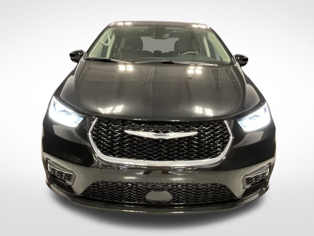 2024 Chrysler Pacifica Touring-L Image 3 of 39