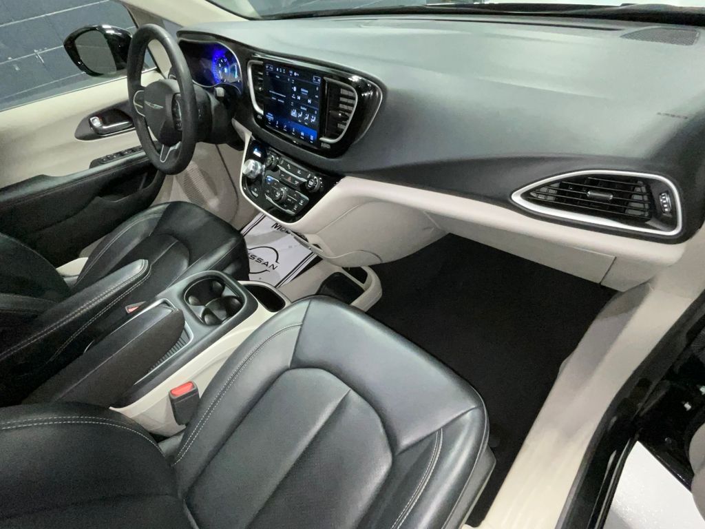 2024 Chrysler Pacifica Touring-L Image 24 of 39