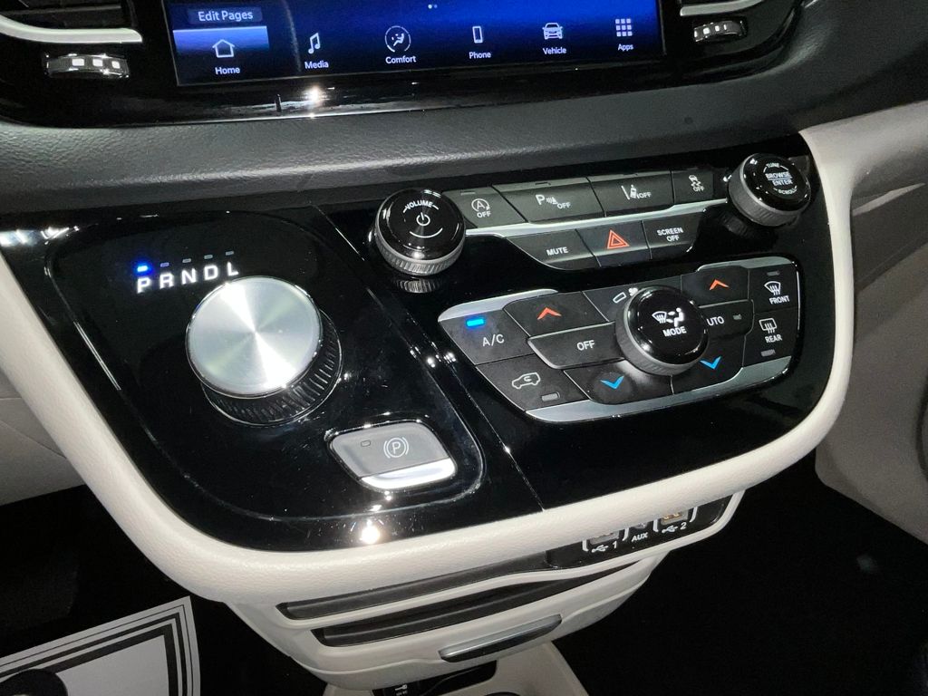 2024 Chrysler Pacifica Touring-L Image 37 of 39
