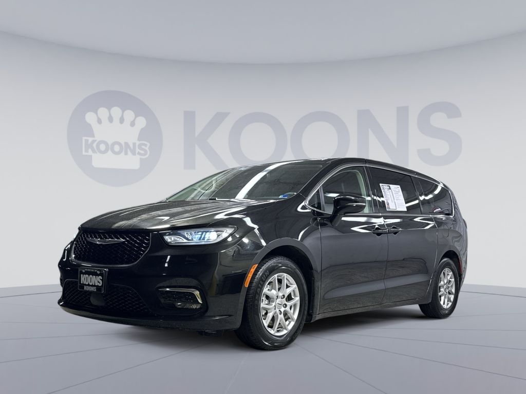2024 Chrysler Pacifica Touring-L Image 1 of 42