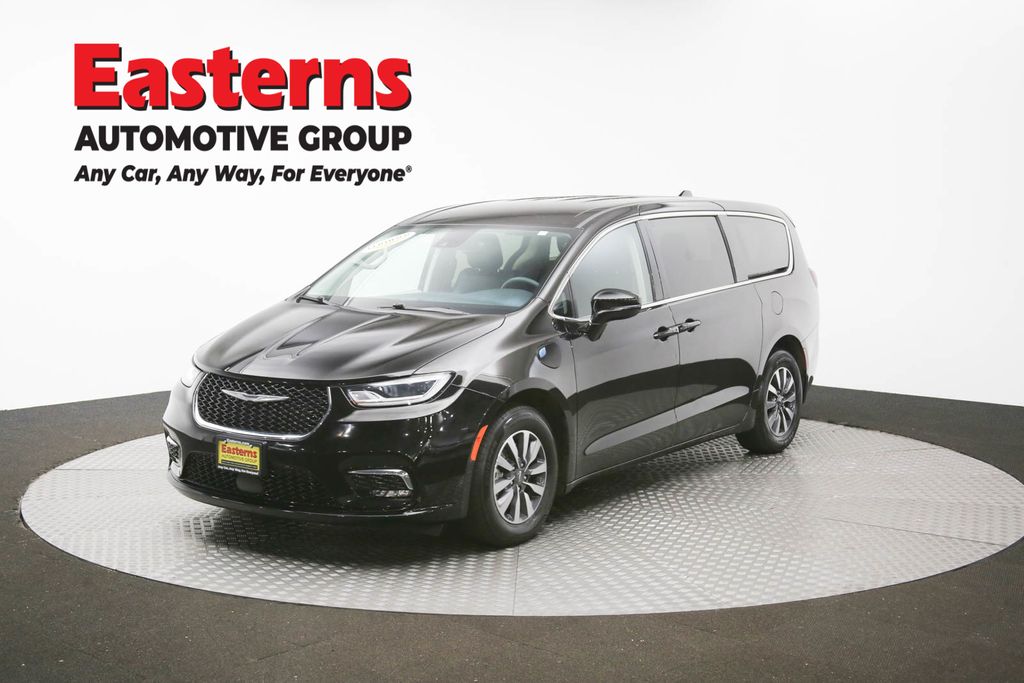 2024 Chrysler Pacifica Hybrid Select Image 1 of 66