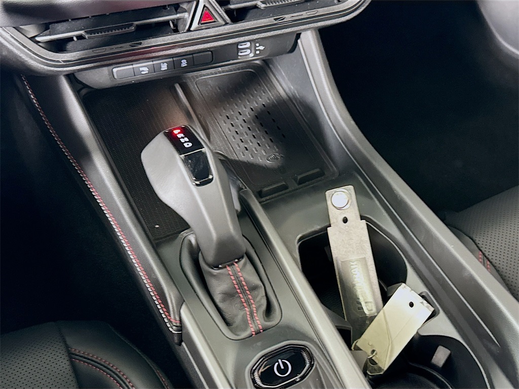Vehicle image 17 of 32
