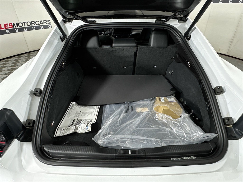 Vehicle image 26 of 32