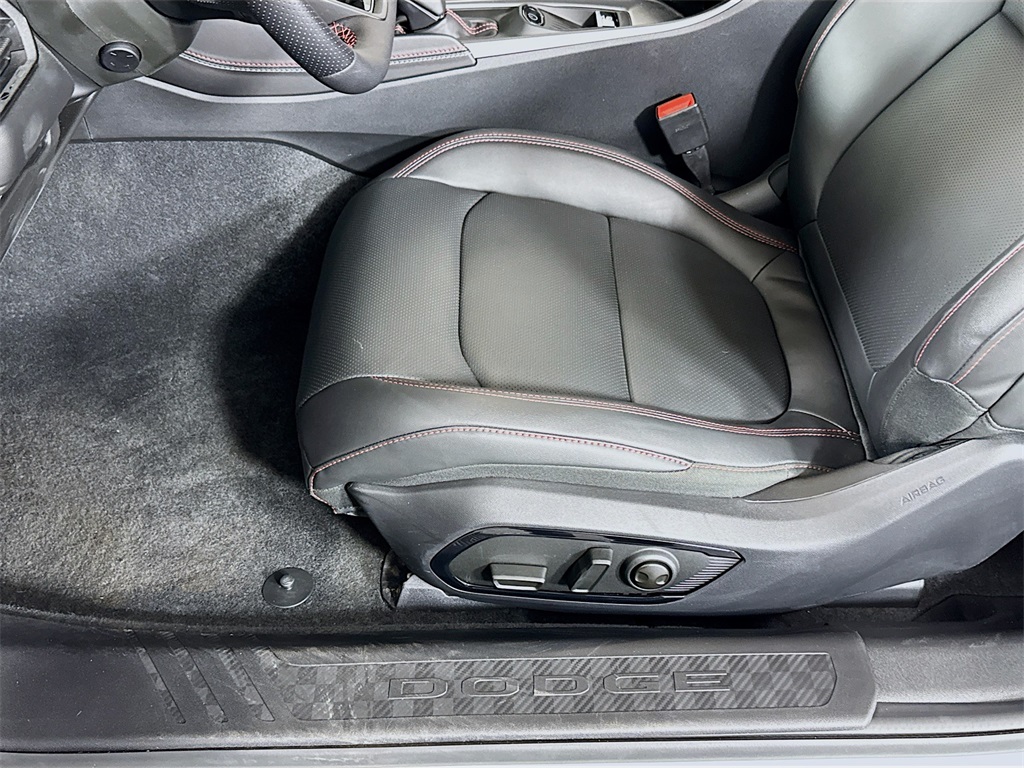 Vehicle image 20 of 32