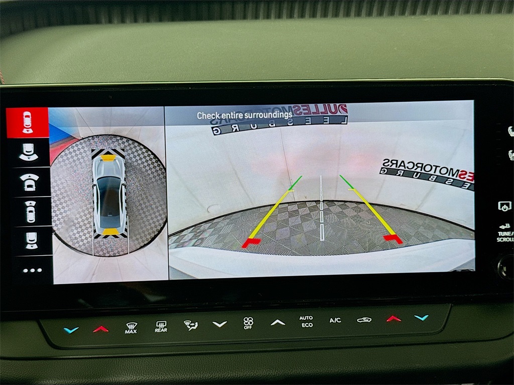 Vehicle image 14 of 32