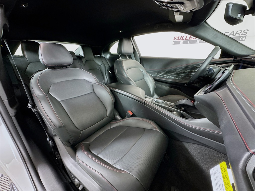 Vehicle image 28 of 32