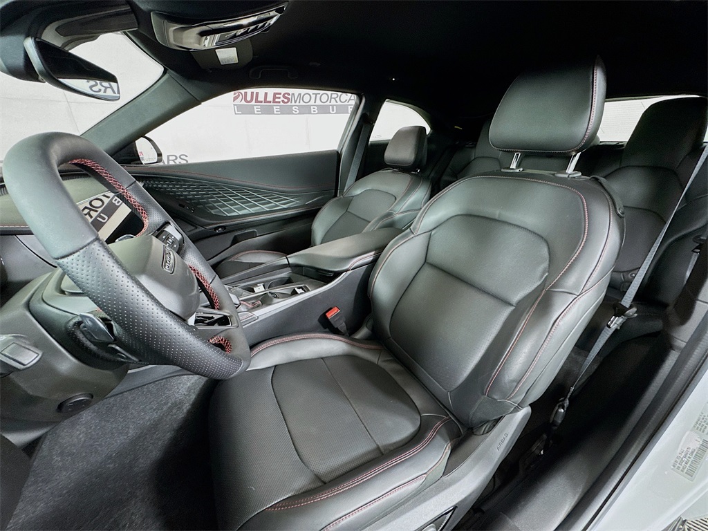 Vehicle image 22 of 32