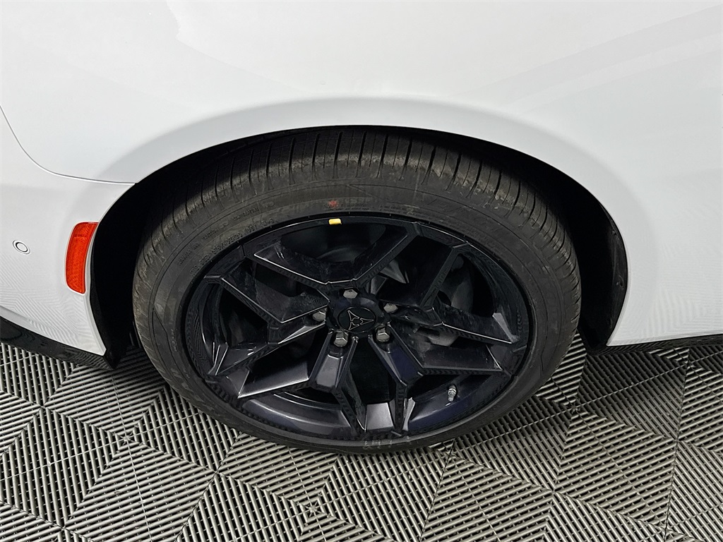 Vehicle image 31 of 32