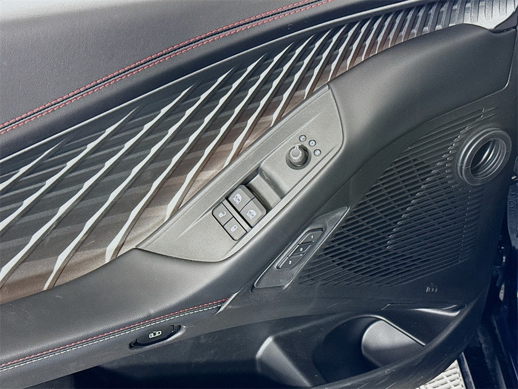 Vehicle image 18 of 33