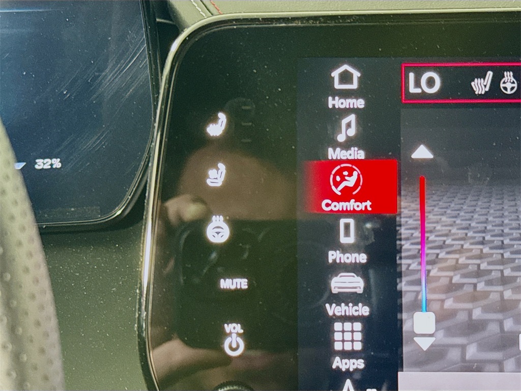 Vehicle image 21 of 33