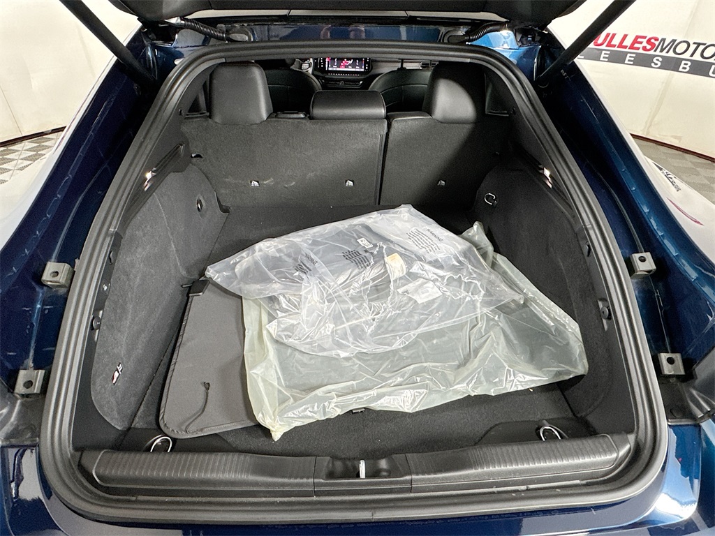Vehicle image 27 of 33