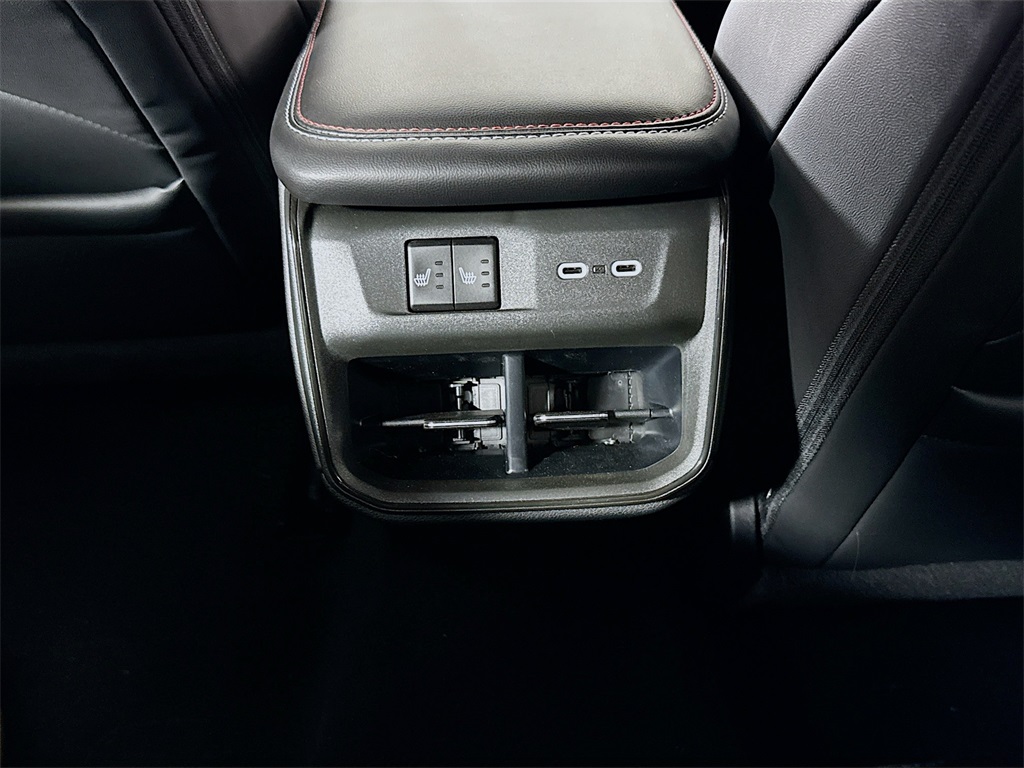 Vehicle image 26 of 33