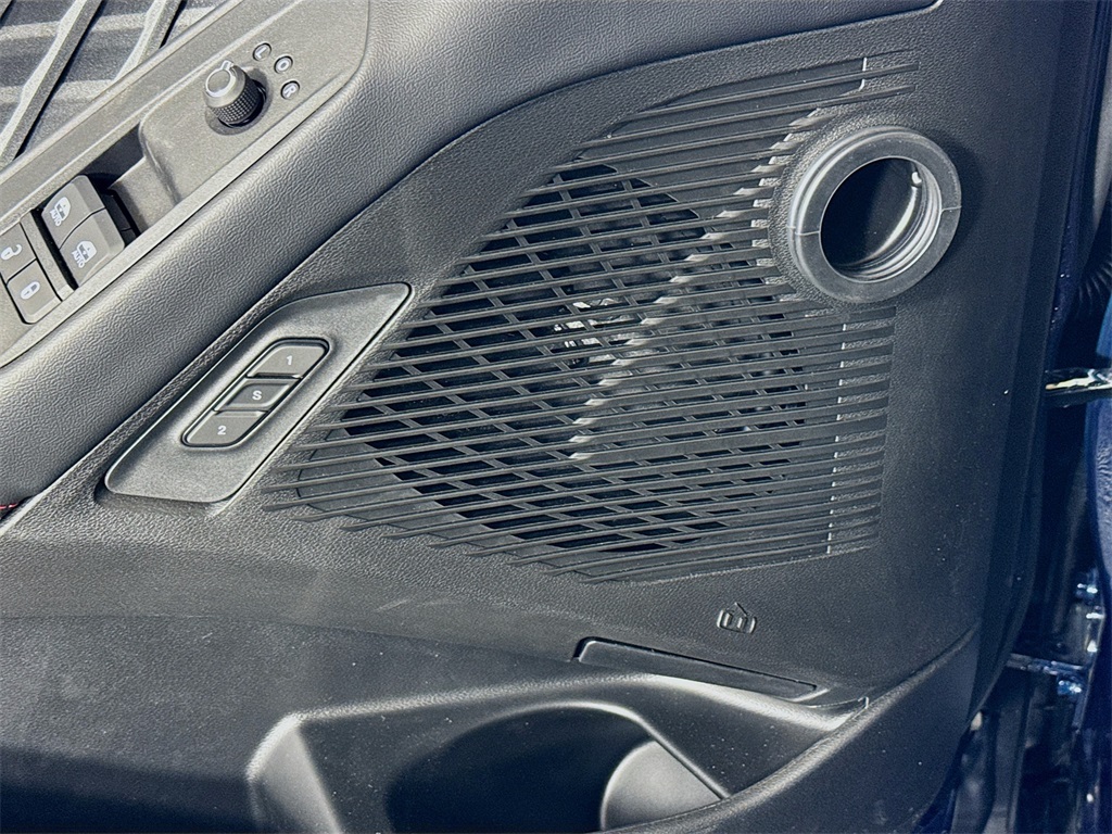 Vehicle image 19 of 33