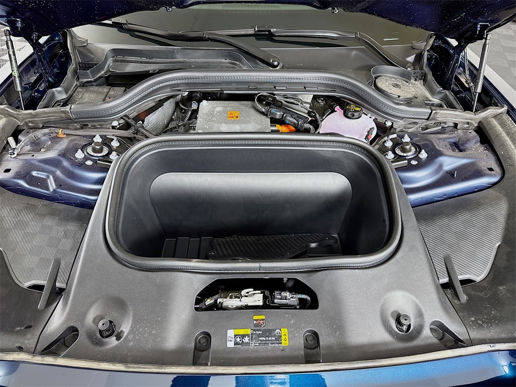 Vehicle image 31 of 33