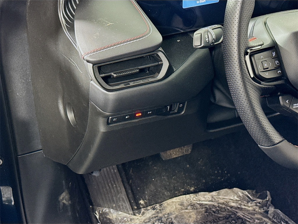 Vehicle image 10 of 33