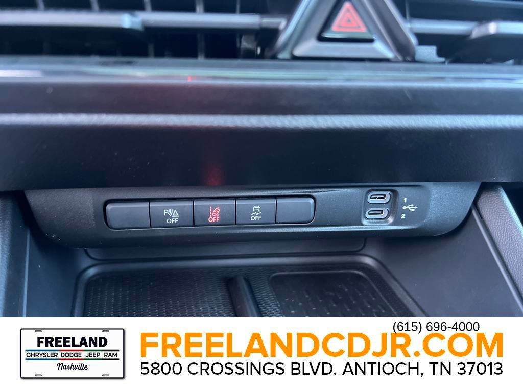 Vehicle image 20 of 22