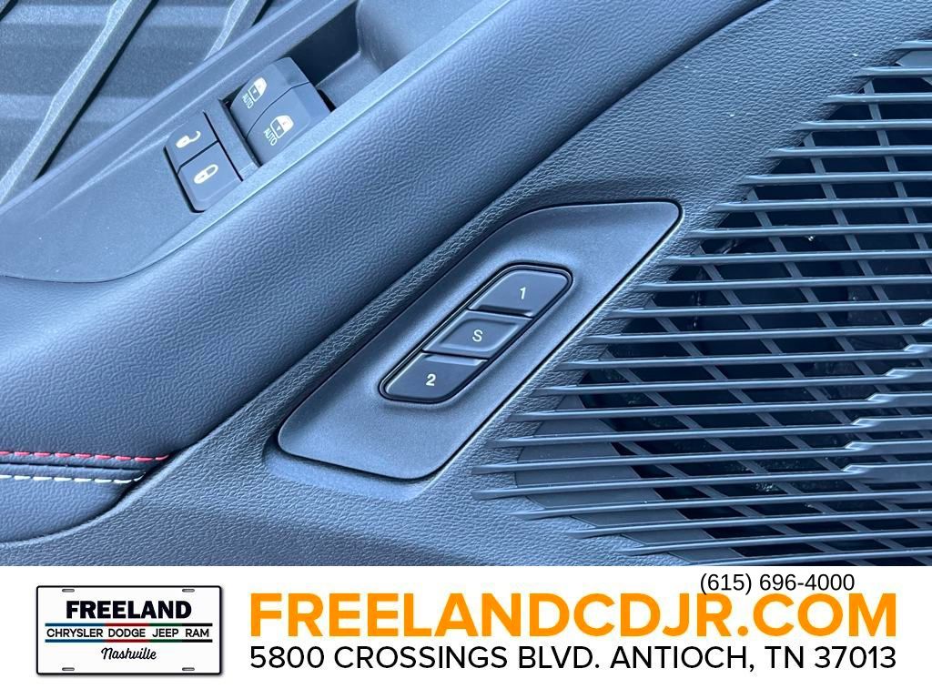 Vehicle image 16 of 22