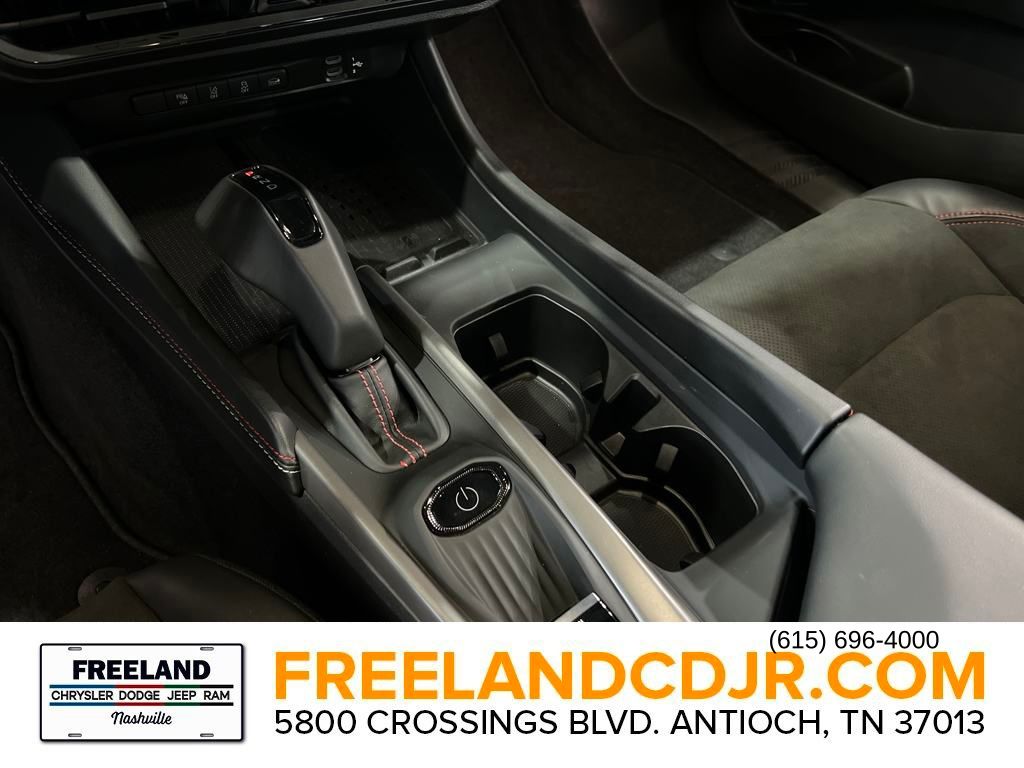Vehicle image 21 of 23