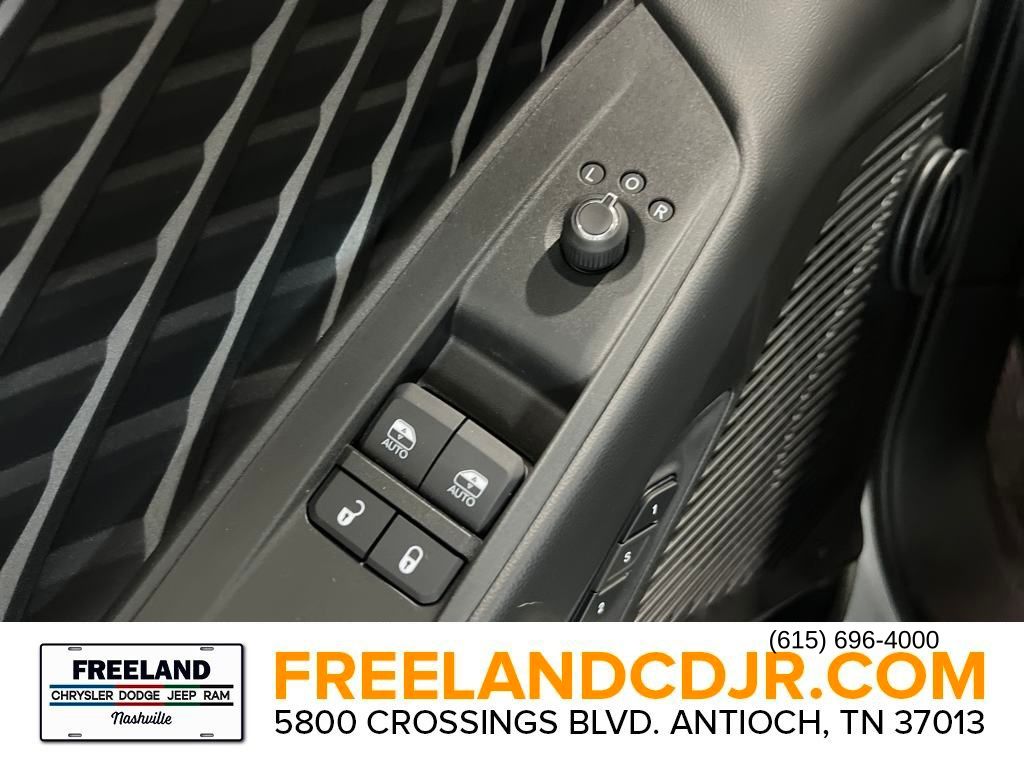 Vehicle image 11 of 23