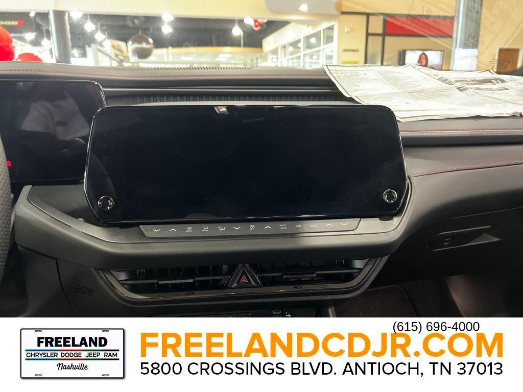 Vehicle image 18 of 23