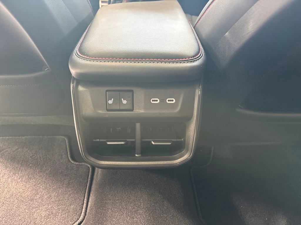 Vehicle image 18 of 20
