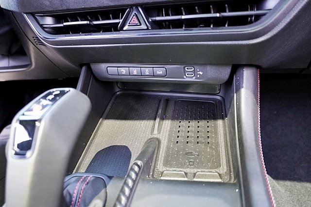 Vehicle image 37 of 47