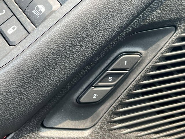 Vehicle image 18 of 22