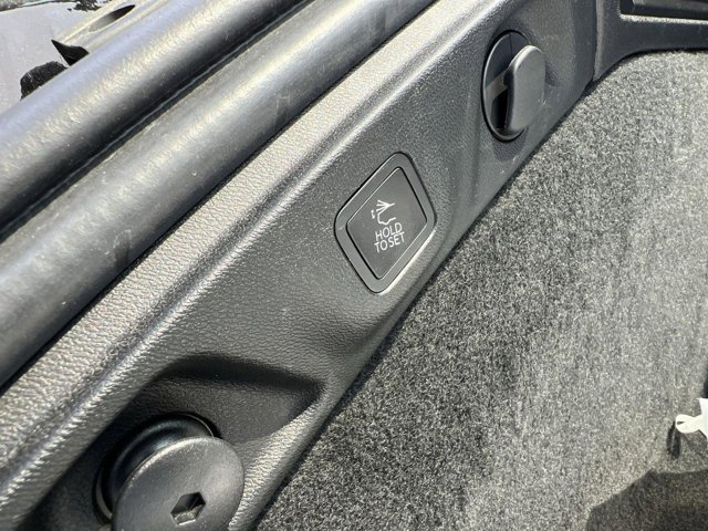Vehicle image 16 of 22