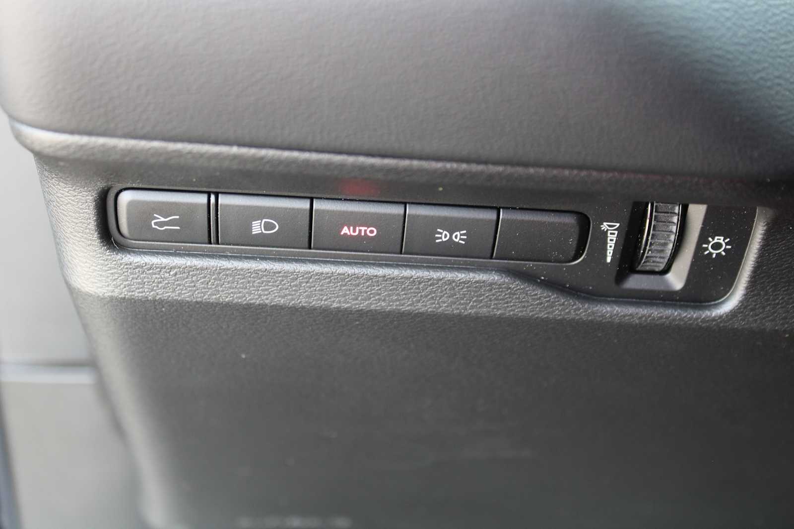 Vehicle image 25 of 36