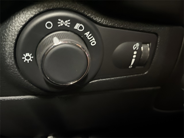 Vehicle image 24 of 28