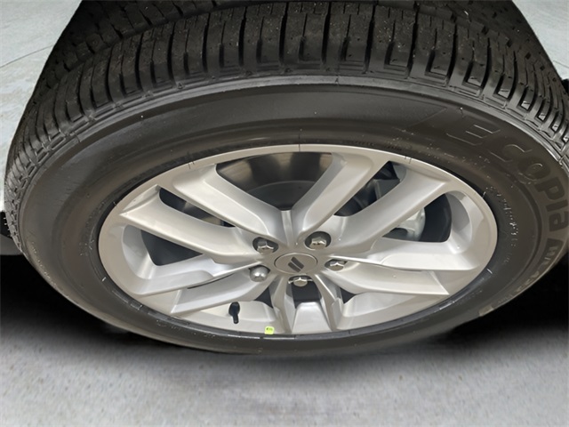 Vehicle image 8 of 28