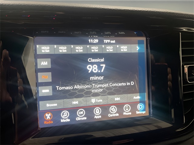 Vehicle image 17 of 28