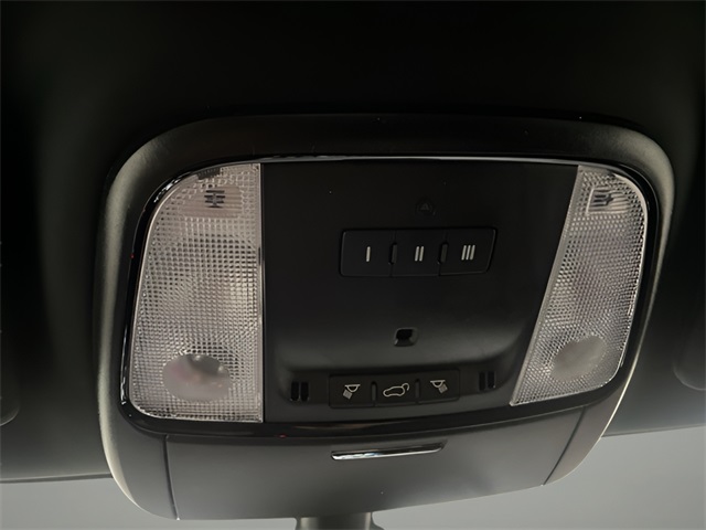 Vehicle image 20 of 28